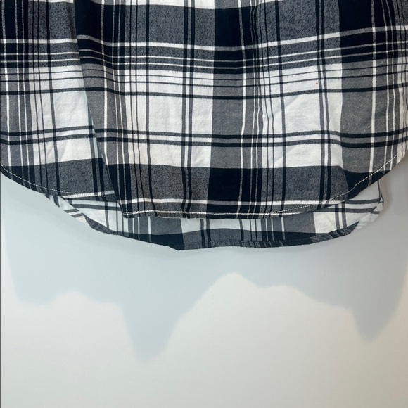 Lands' End Black and White Checkered Shirt size 8. - Picture 3 of 6